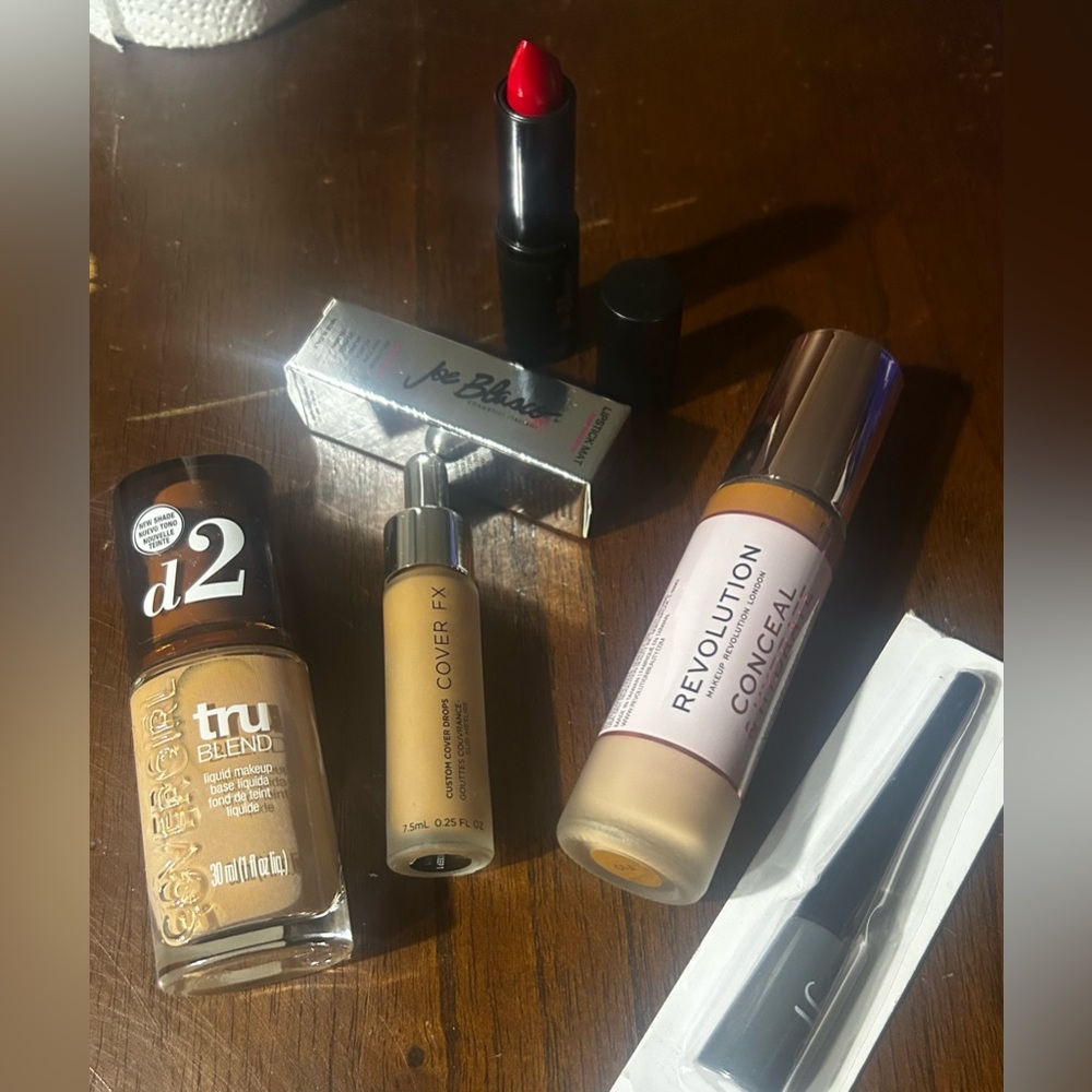New* Mixed Makeup Bundle (5 pcs)